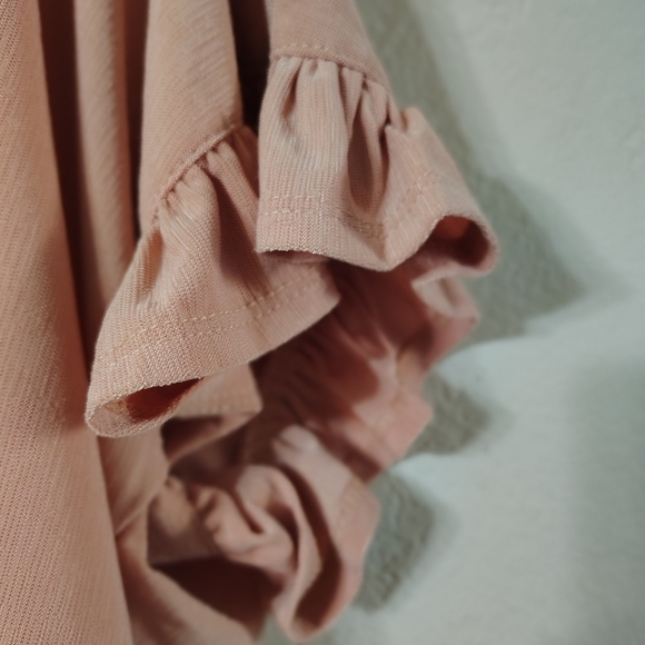 89th + Madison extra large peach shirt buttons in the front flowy sleeves - Picture 6 of 8